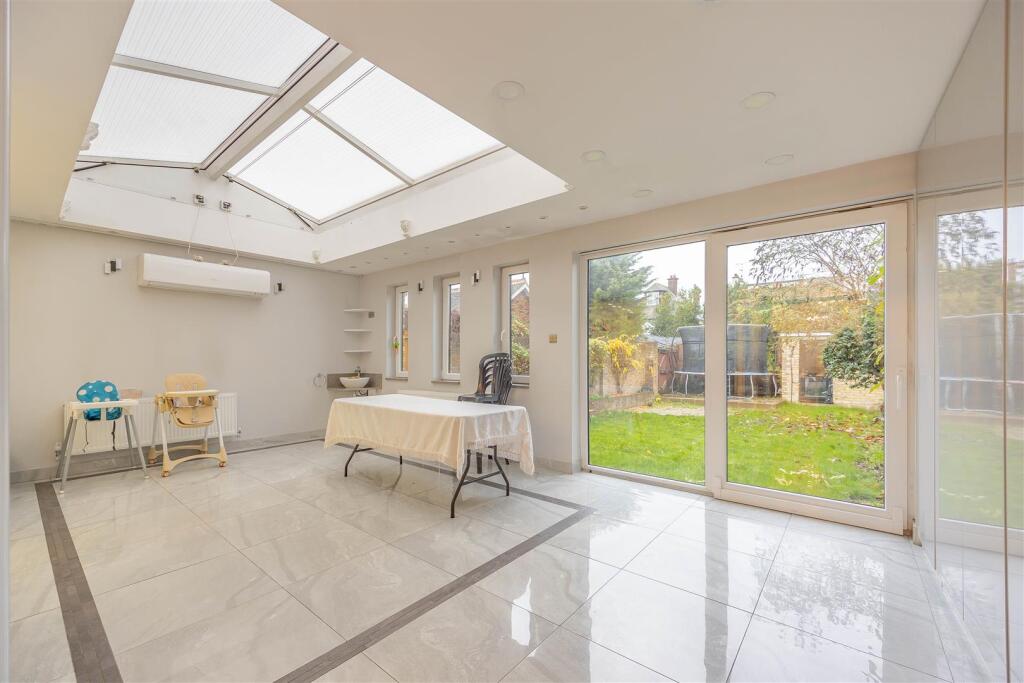 PRESTON ROAD, Westcliff-On-Sea photo 4