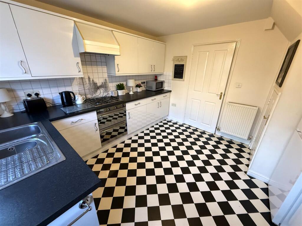 House in Chesterfield, Derbyshire - More