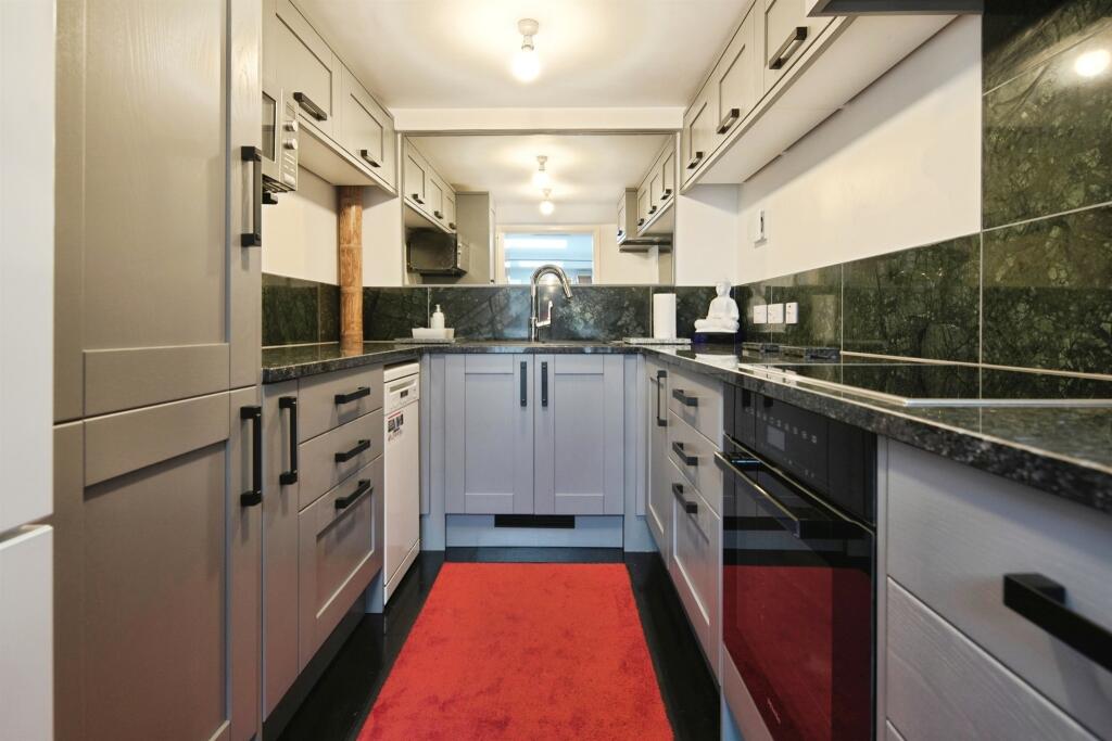 House in Brighton - View 5