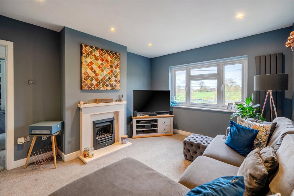 2-bed flat on Queenscroft Road, London, £325,000