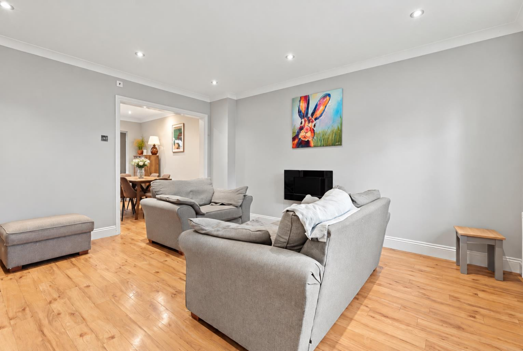 House in Basildon, Sunnymede, Billericay - More