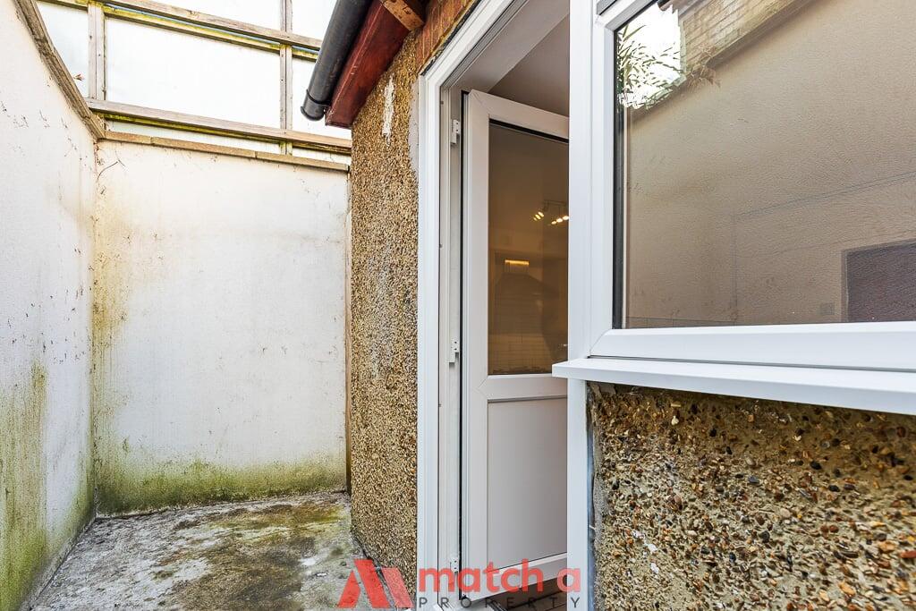 2 bedroom end of terrace house for rent