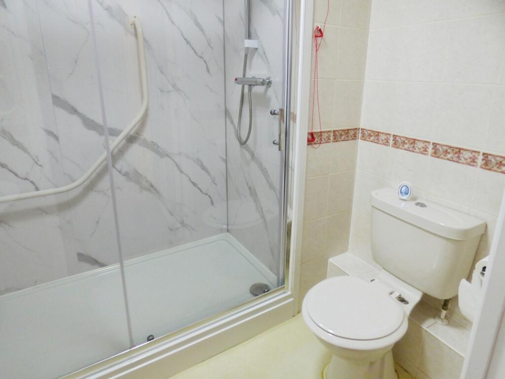 Apartment in Eastleigh, Hedge End - More