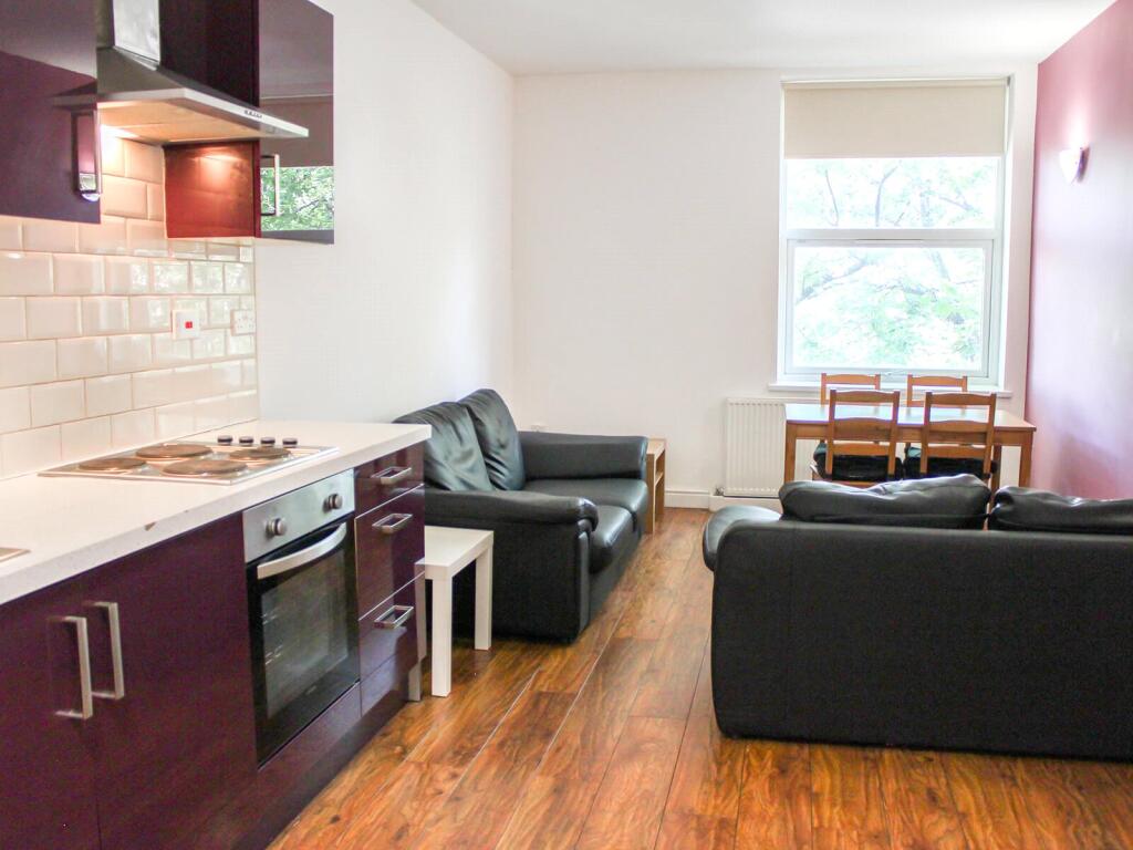 Main image of property: Apt 3, 4 St John's Terrace #453444