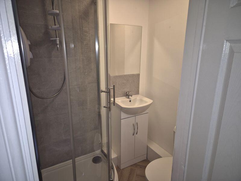House in Leeds, Headingley Hill, Headingley - More