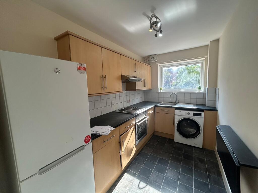 Apartment in Reading, Southcote - View 2