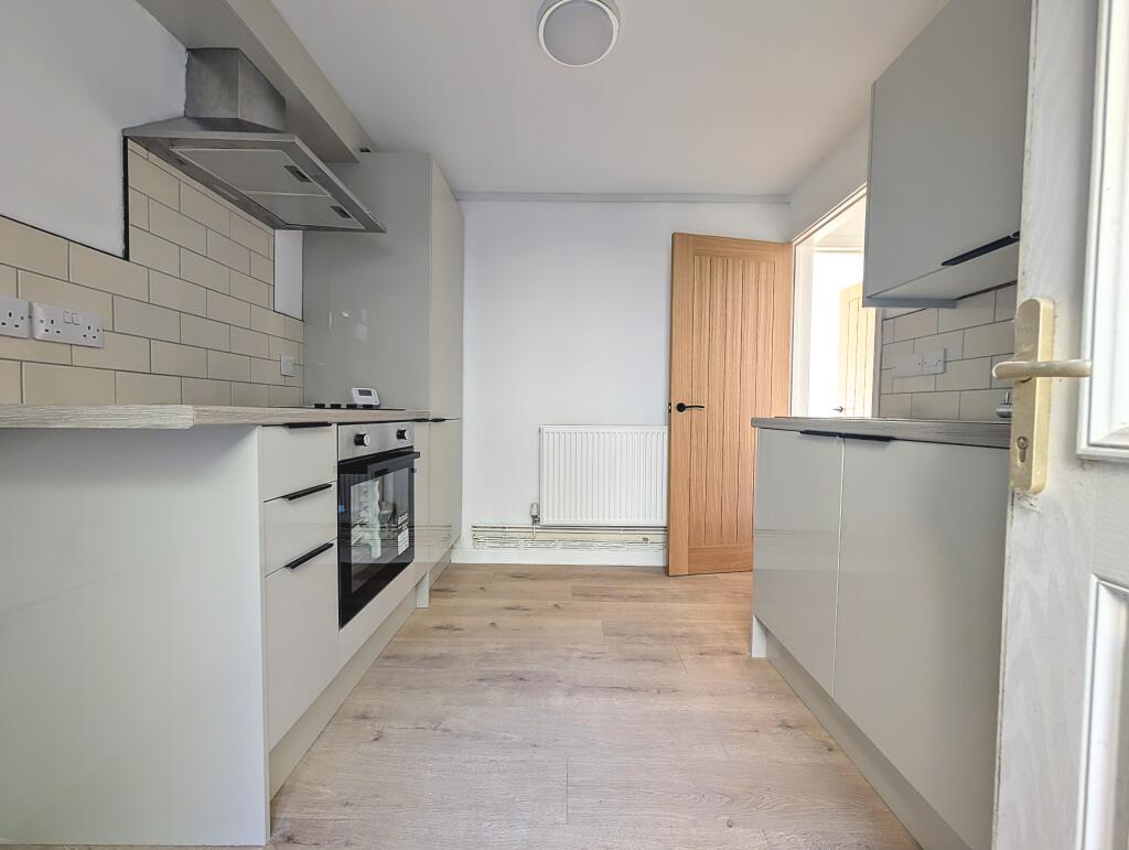 Apartment in TONYPANDY, Cwm Clydach - View 2