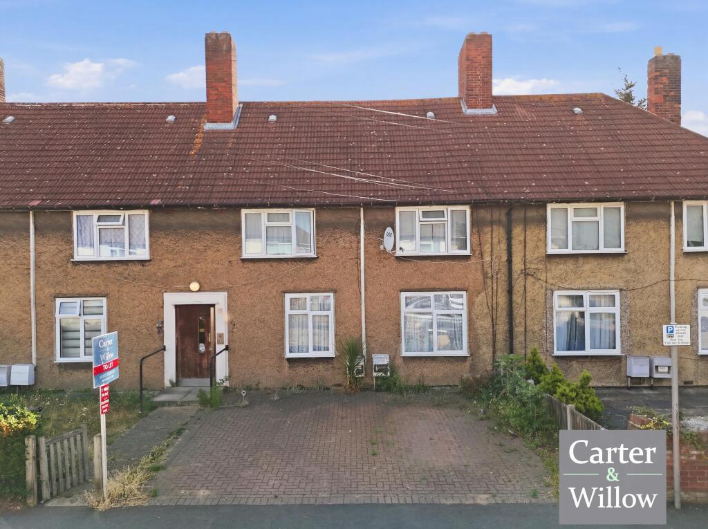 1-bed flat on Hedingham Road, Dagenham, £230,000