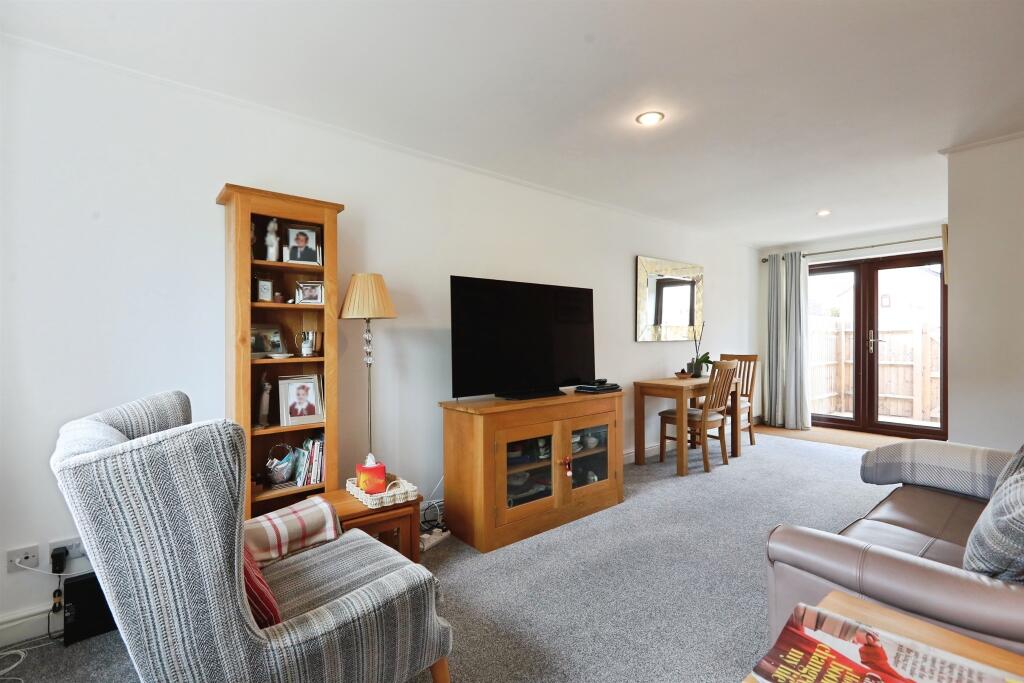 Simmons Court, Wellesbourne, Warwick photo 4