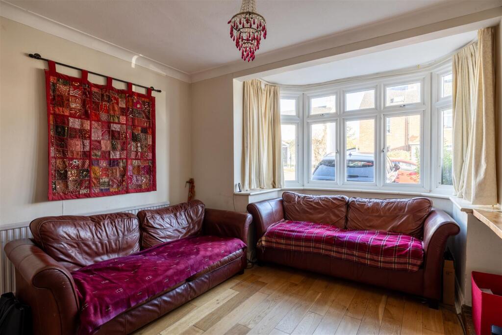 Clarence Walk, Redhill - View 6