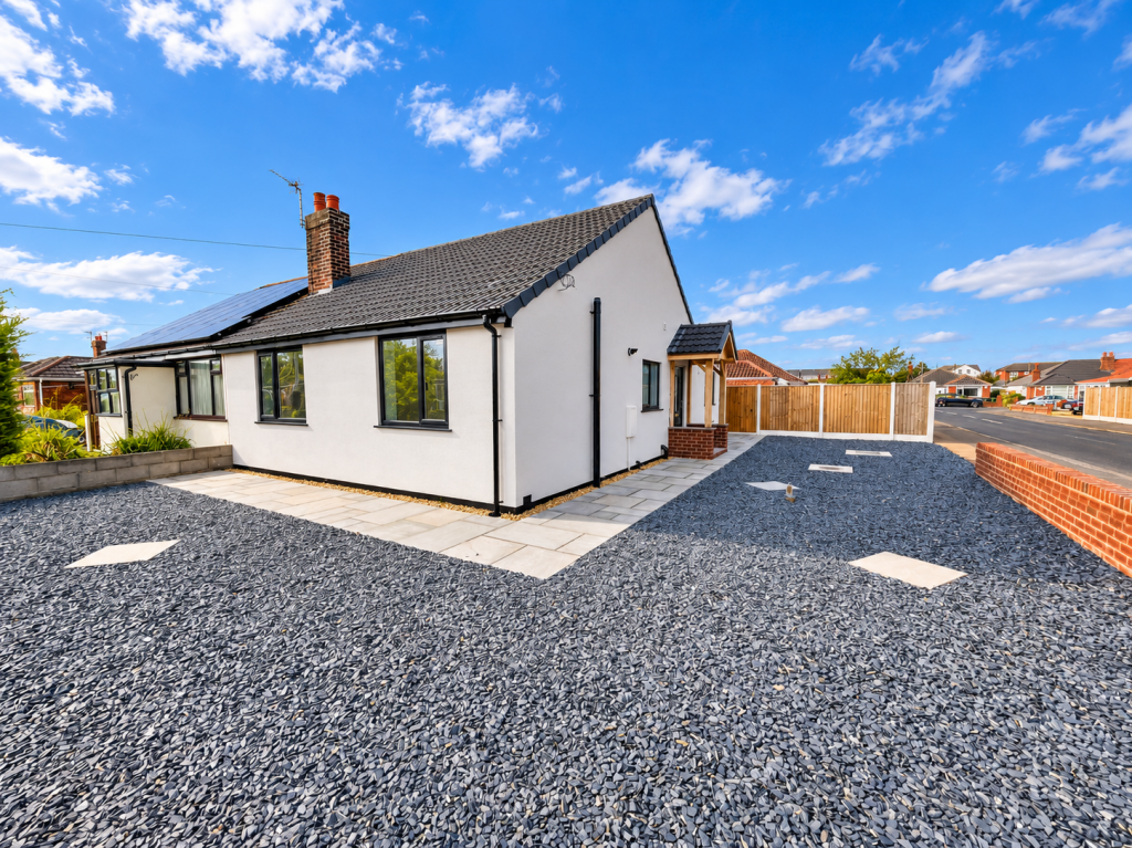 2-bed bungalow on Parksway, Knott End-on-Sea, Poulton-Le-Fylde, FY6, £267,500