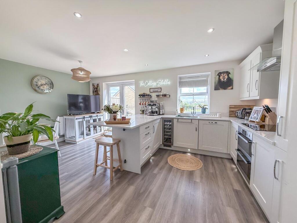 House in High Peak, Harpur Hill - View 4
