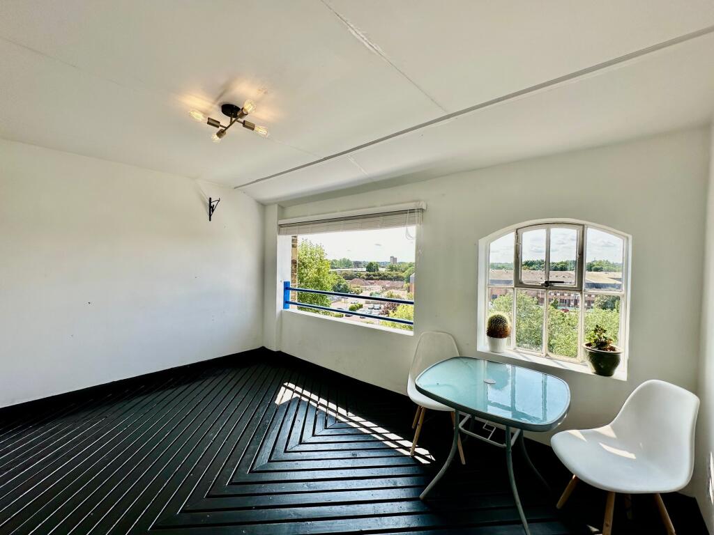 Apartment in Chelmsford - View 4