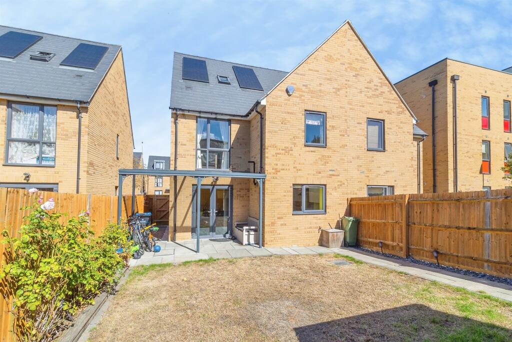 House in Milton Keynes, Broughton and Milton Keynes - View 2
