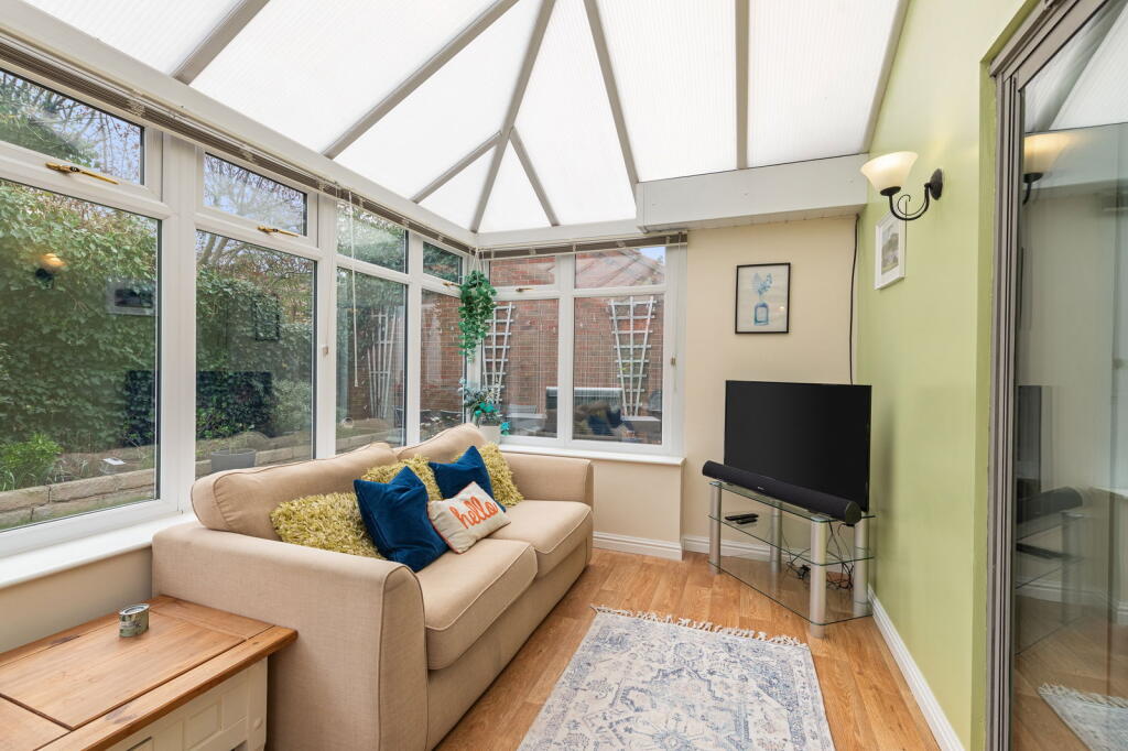 House in South Kesteven, Long Bennington - View 2