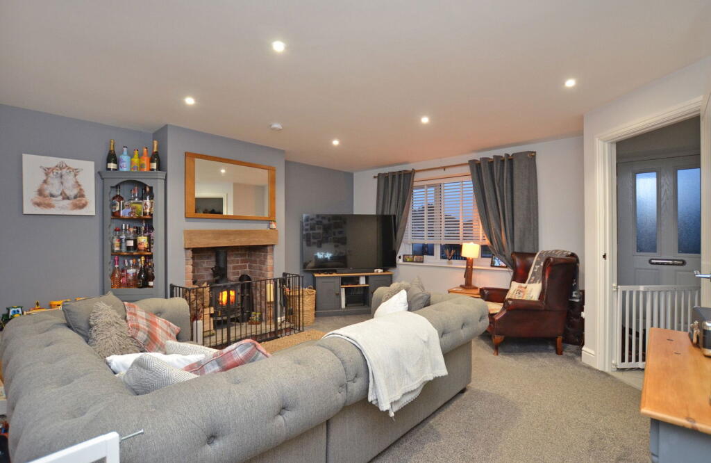 A modern semi-detached home in rural Pentney photo 2