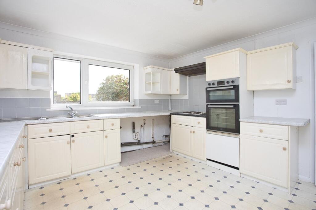 Birkdale Drive, Folkestone, Kent, CT19 photo 4