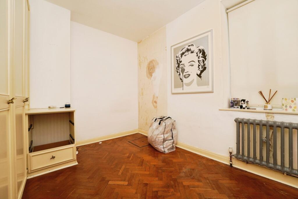 Apartment in Gloucester - View 4