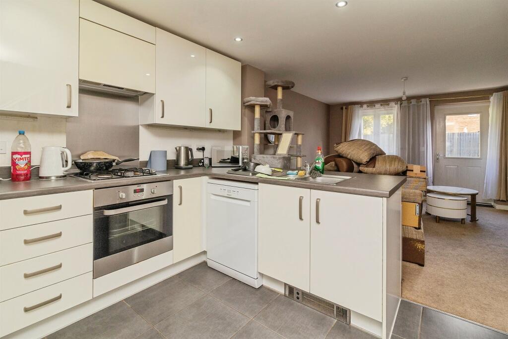 House in Houghton Regis, Central Bedfordshire - View 5