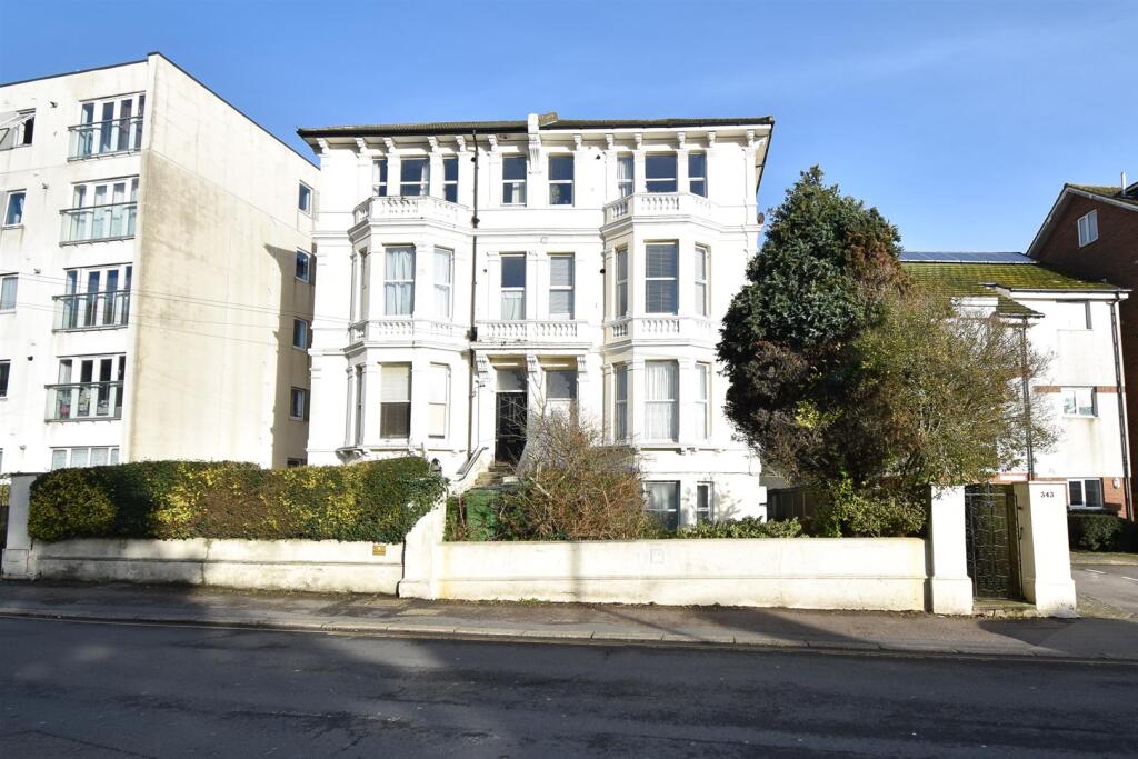 1-bed flat on London Road, St. Leonards-On-Sea, £130,000
