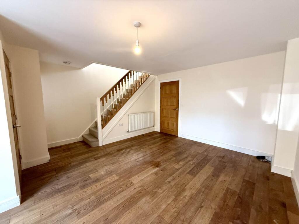 House in Newport - View 3