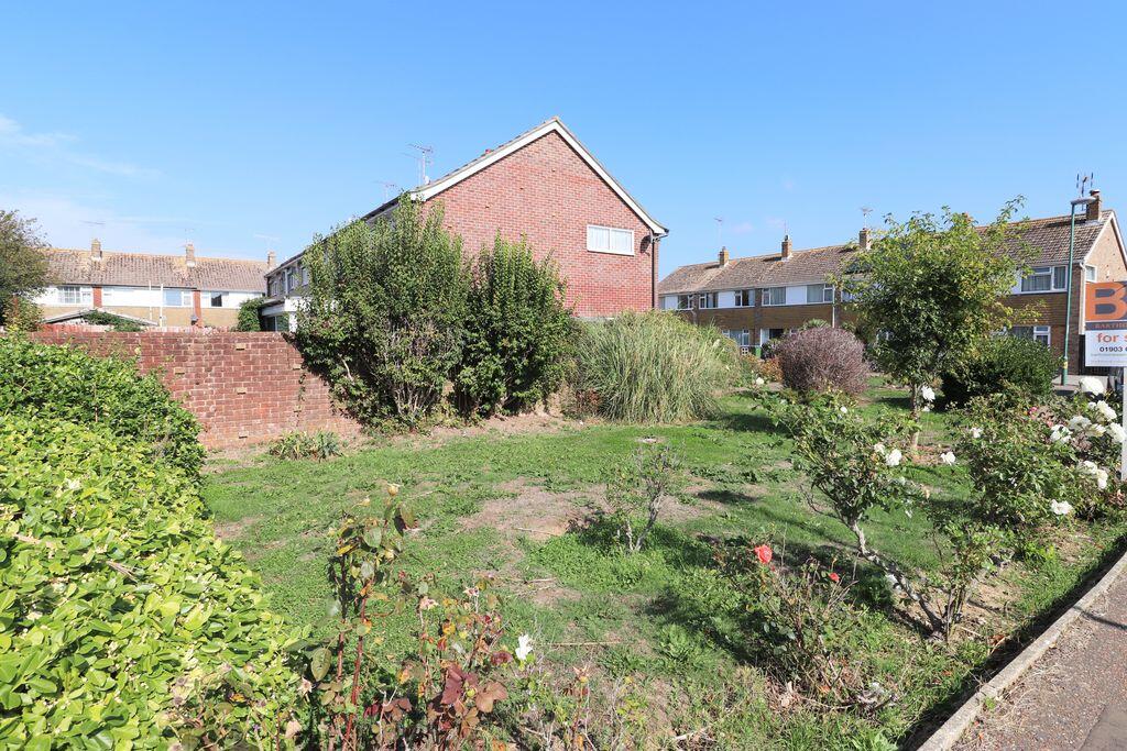 Laburnum Walk, Rustington photo 2