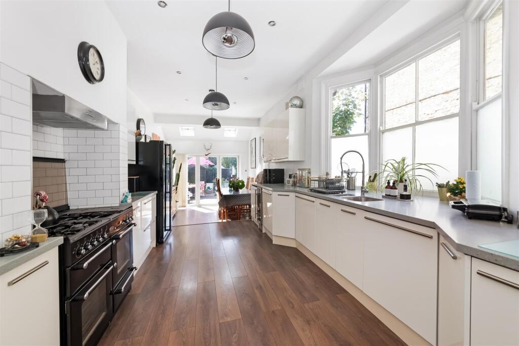 House in London - View 3