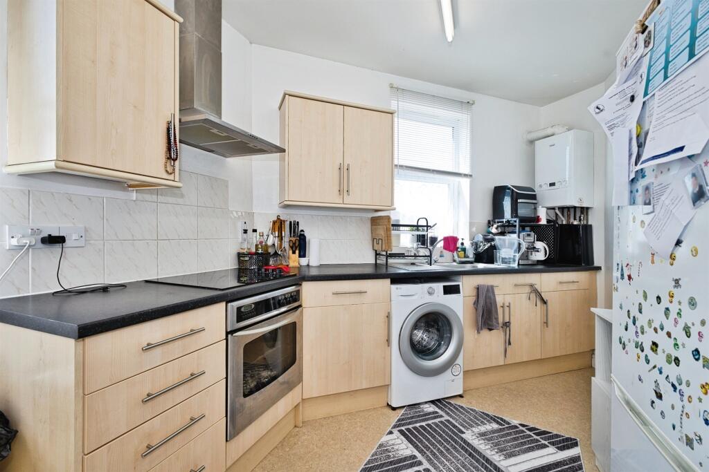 Crofton Avenue, Yeovil photo 3