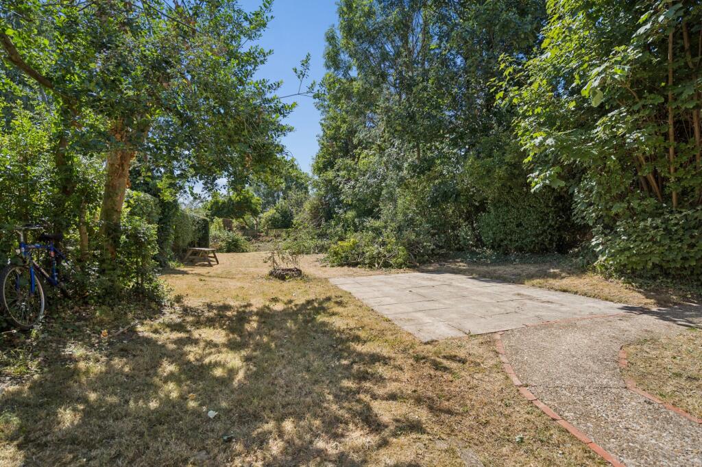 Apartment in Watford - View 4