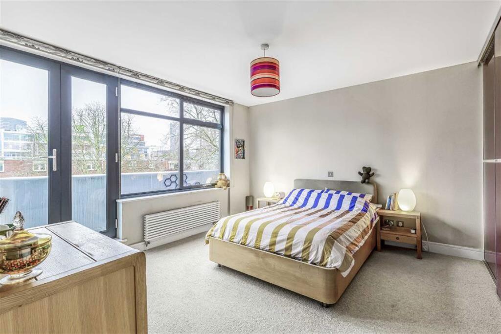 Apartment in London - More