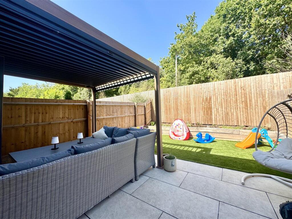 House in Newport - View 4