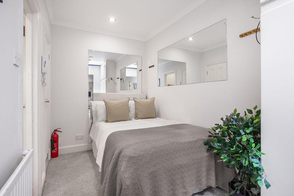 Apartment in London - View 5