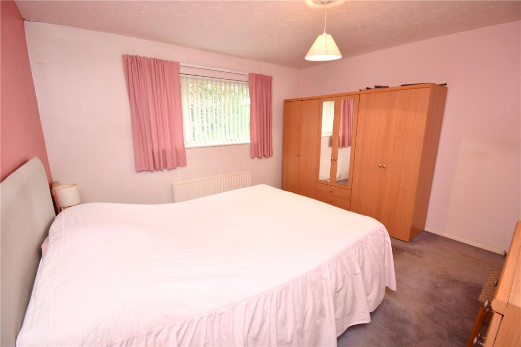 House in Wirral, Woodchurch - More