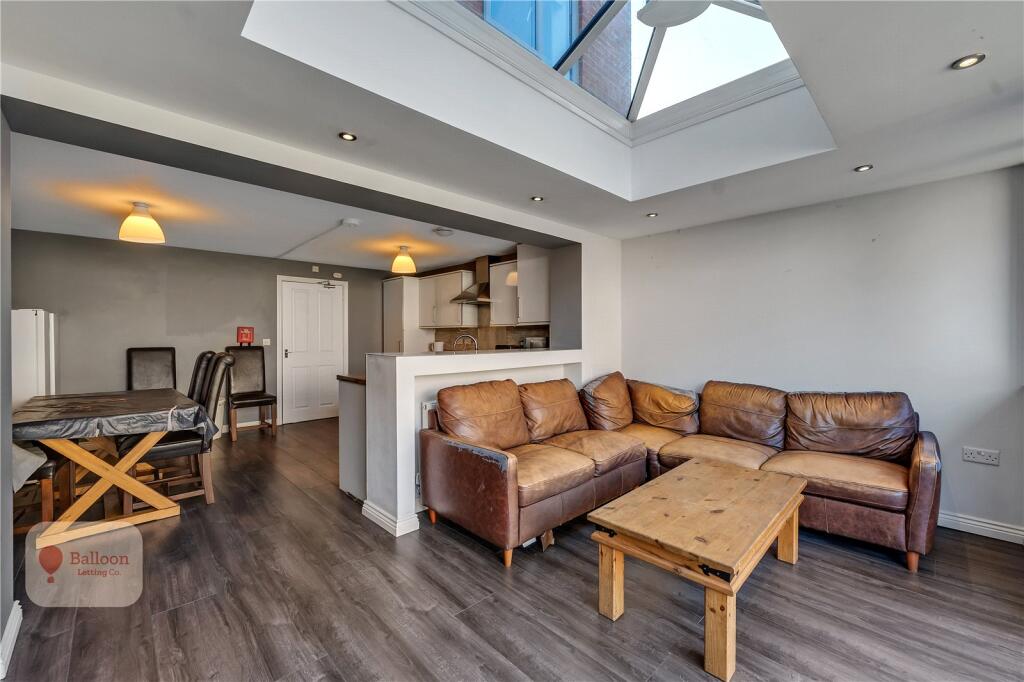 House in Bristol, Tallsticks, Stoke Park and Cheswick - View 2