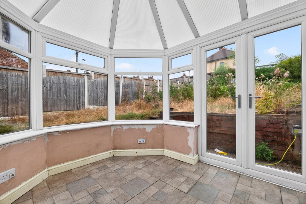 House in Rotherham, Greasbrough - More
