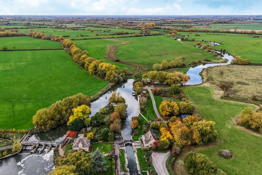 Main image of property: Rushey Lock, Buckland Marsh, Faringdon, SN7