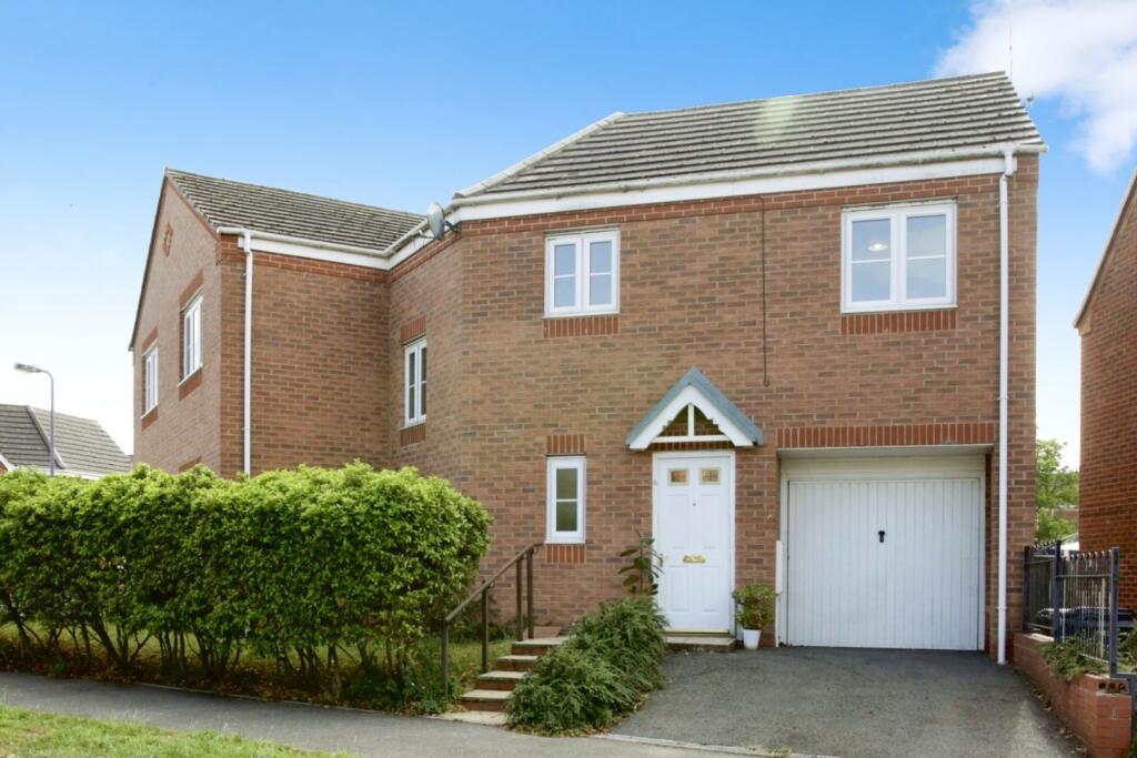 4-bed semi-detached on Rosemary Way, Nuneaton, CV10, £290,000