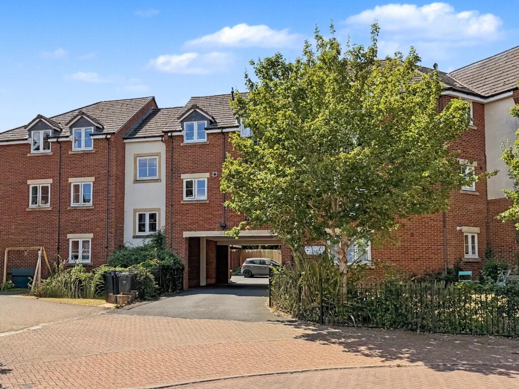 Main image of property: 31 Dennetts Close, Daventry, NN11 9AE