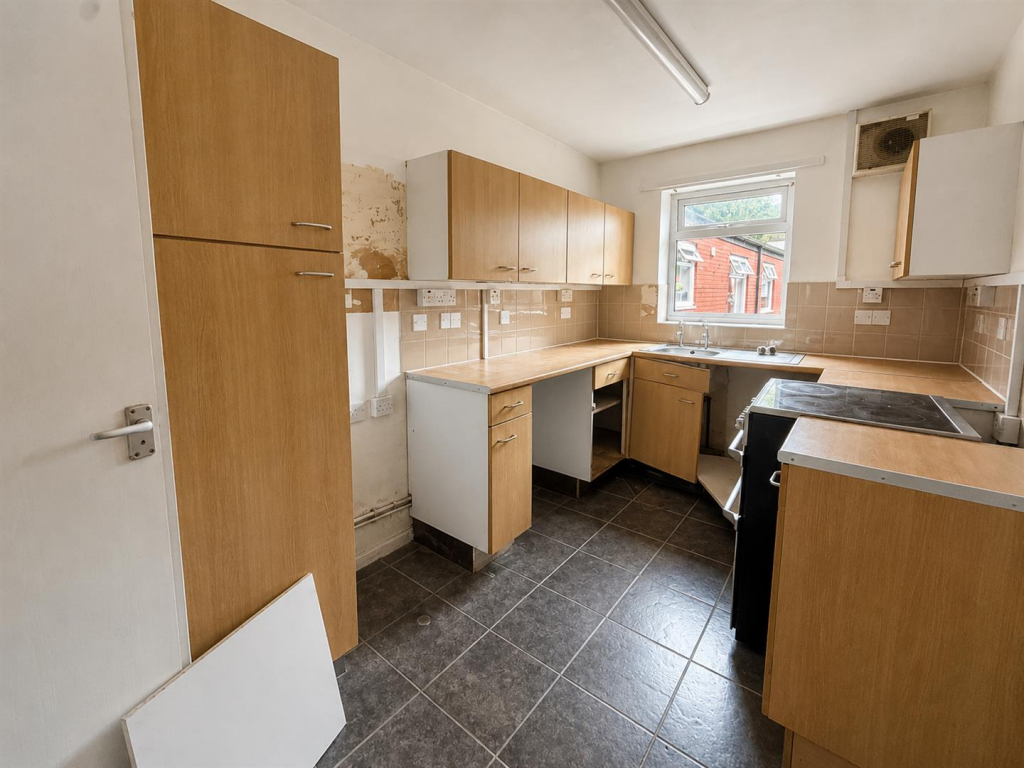 Apartment in Manchester, Baguley - View 5