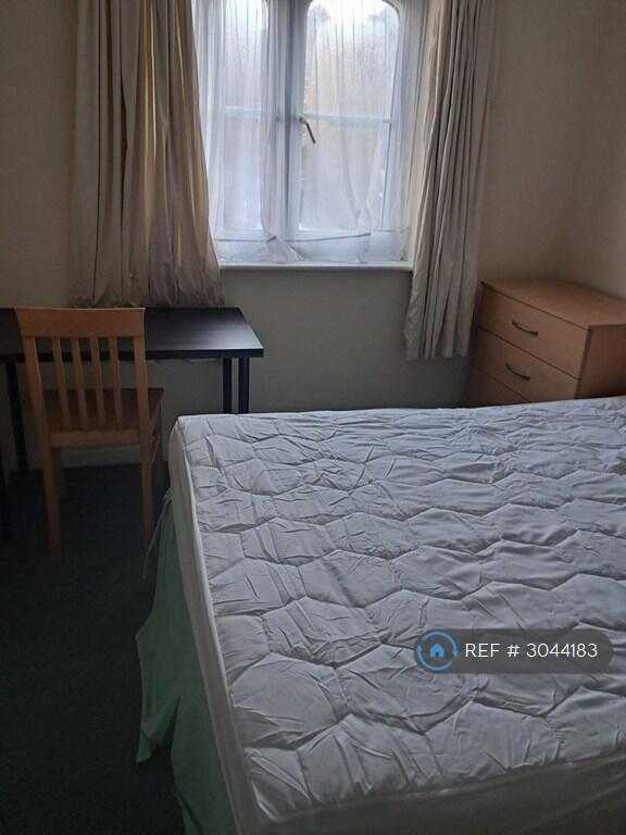 Apartment in Watford - View 4