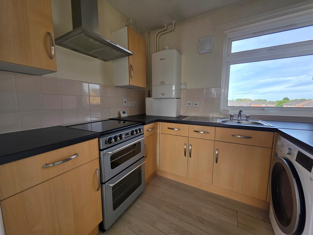 Apartment in Hemel Hempstead - View 3