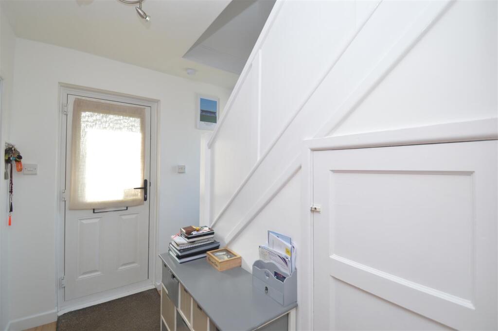 Meadow Road, East Cowes photo 3
