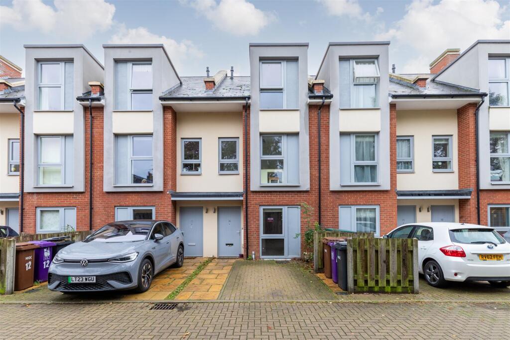 Main image of property: Capswell Court, Hitchin