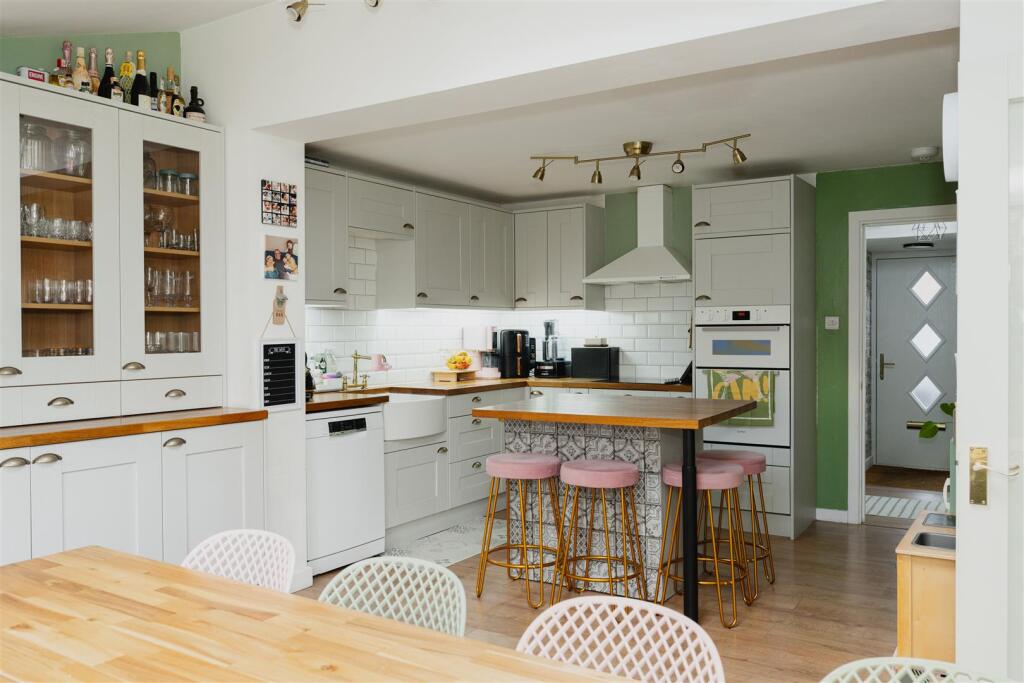 Main image of property: Tanners Meadow, Brockham, Betchworth