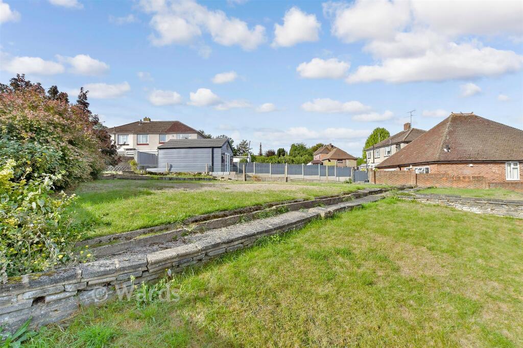 House in Chatham, Luton - View 2