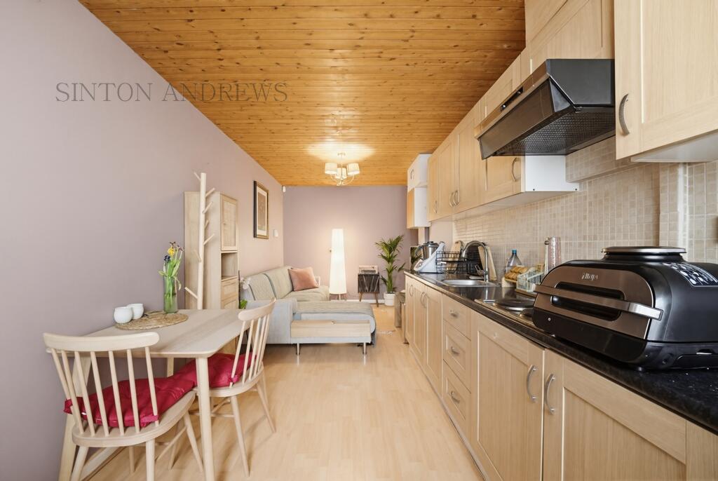 House in London, Perivale - More