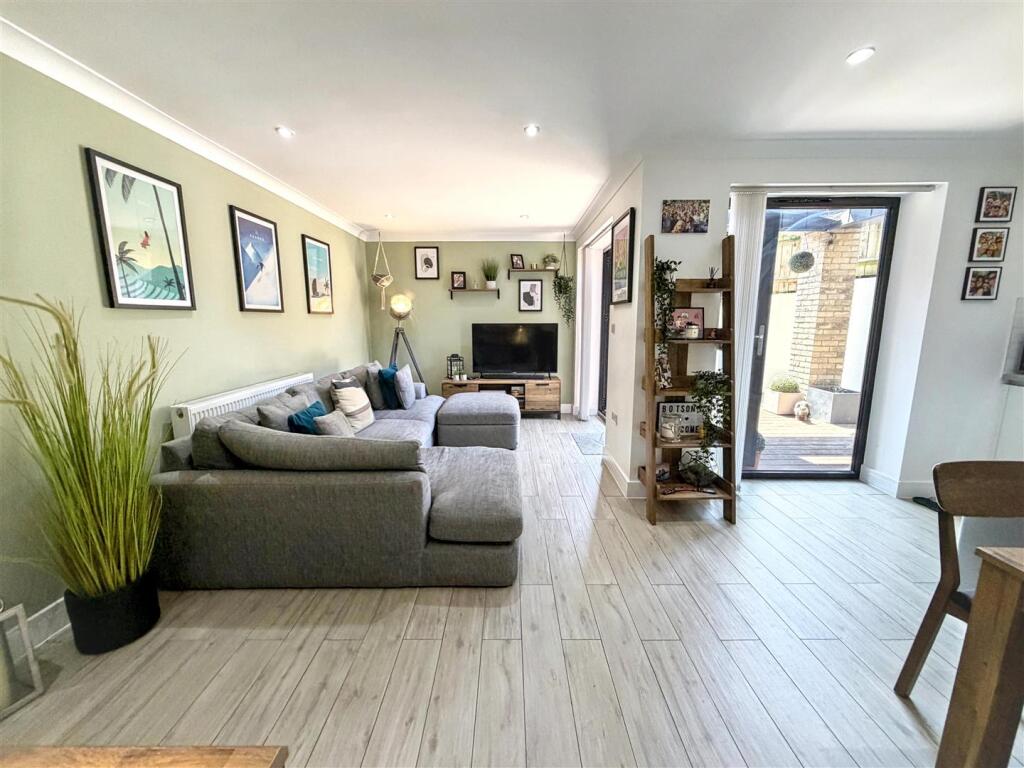 Apartment in London, Canning Town - View 3