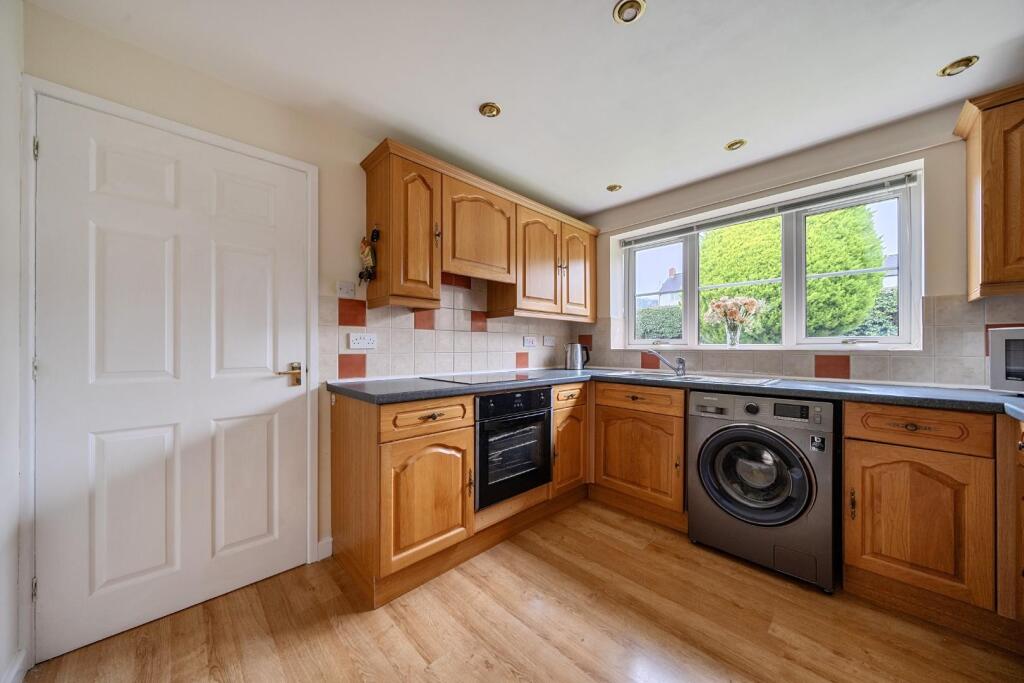 10, Abbey Close, Pool Quay, Welshpool photo 3