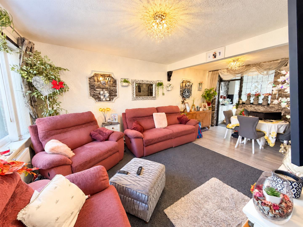 House in Oldham, Greater Manchester - View 5