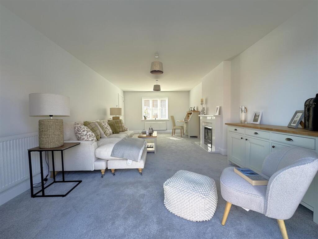 42, Constable Crescent, Chesil Reach, Chickerell photo 4